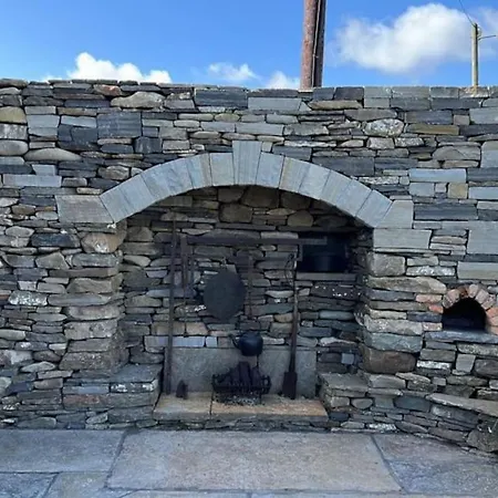 Clarefornia Stone Shed Apartment *