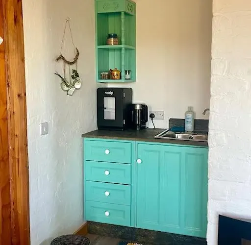 아파트 Clarefornia Stone Shed *