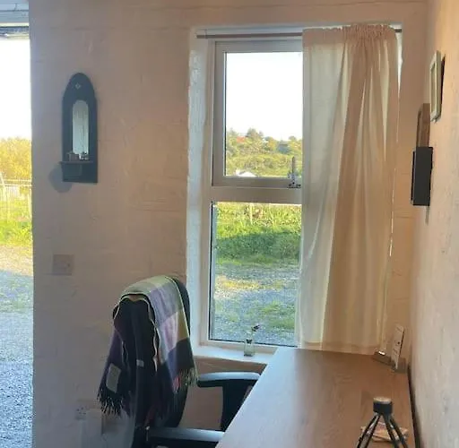 Clarefornia Stone Shed * 라힌치